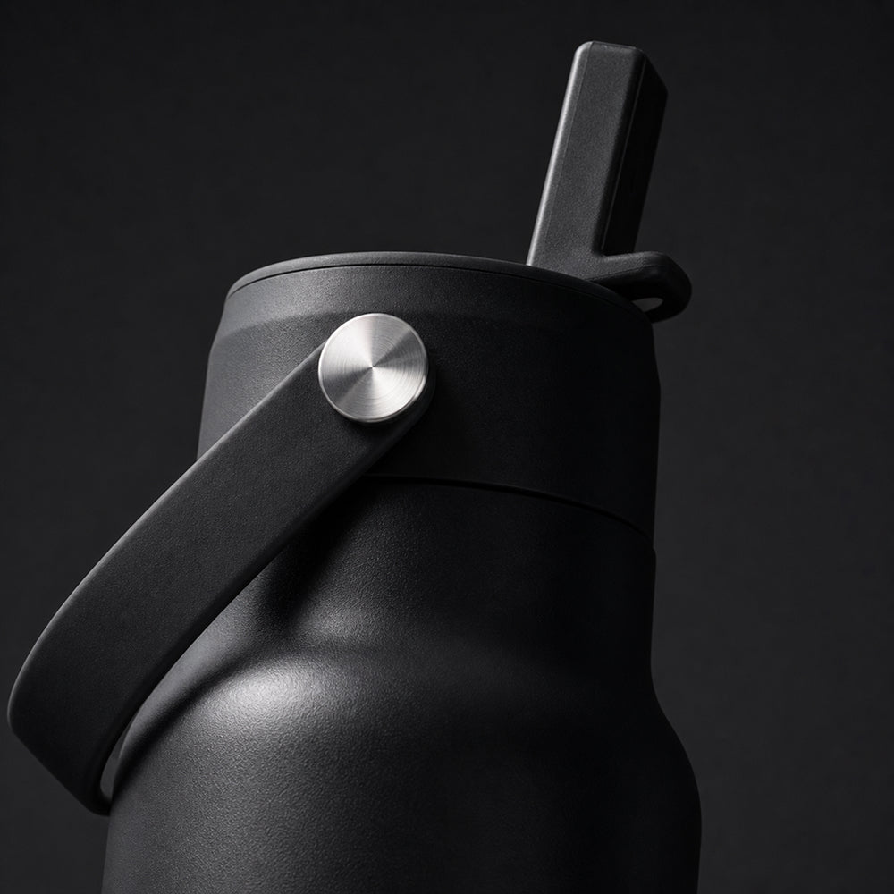 IZY Travel Bottle - Black - zoom-in