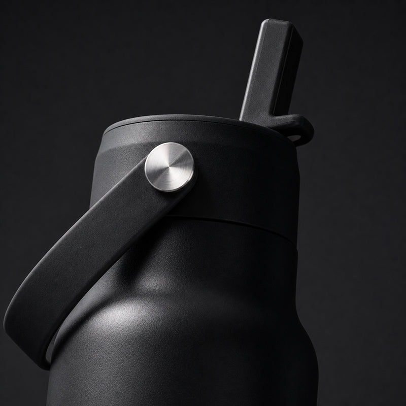 IZY Travel Bottle - Black - zoom-in
