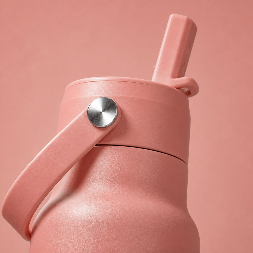 IZY Travel Bottle - Salmon - zoom-in